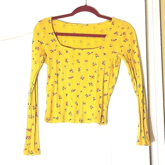 None Tops - Yellow flower crop top sz. S
